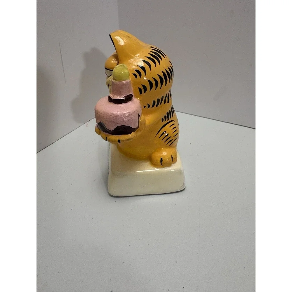 Garfield BLOW OUT THE‎ CANDLE AND LET'S EAT Ceramic Figurine 1978, 1981 Enesco